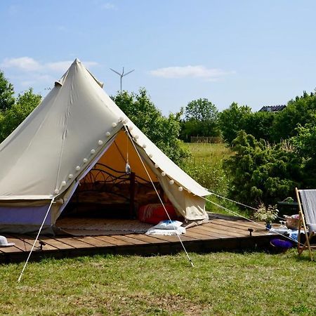 ホテル Saare Glamping Salme エクステリア 写真